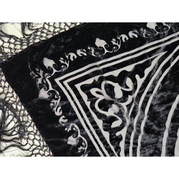 NWT Carucci Vintage Silk Burnout Velvet Piano Fringe Square Wrap Black Witchy - Picture 4 of 6